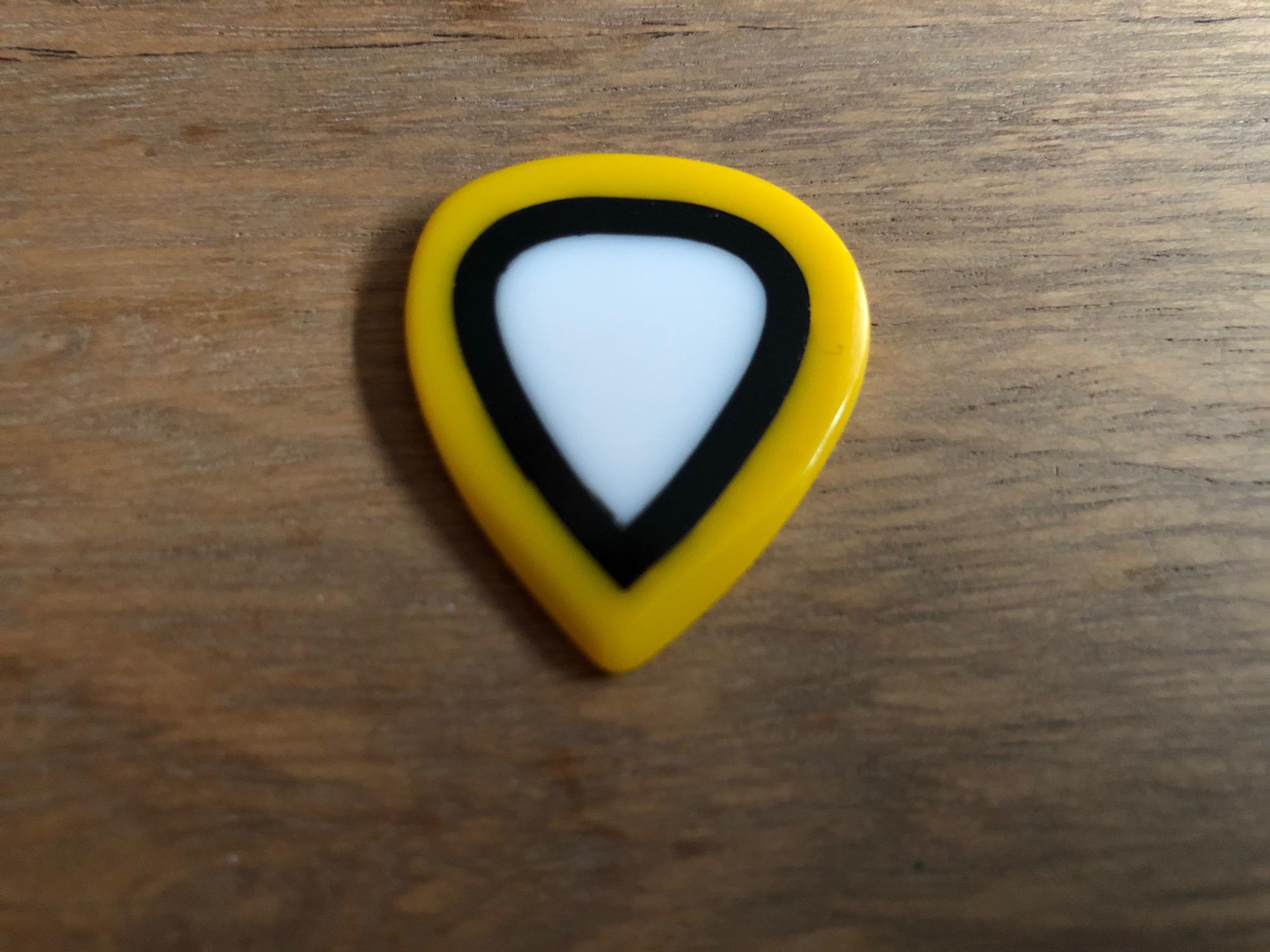 Gitarrenpick / Plektrum aus Kunstharz Neu 