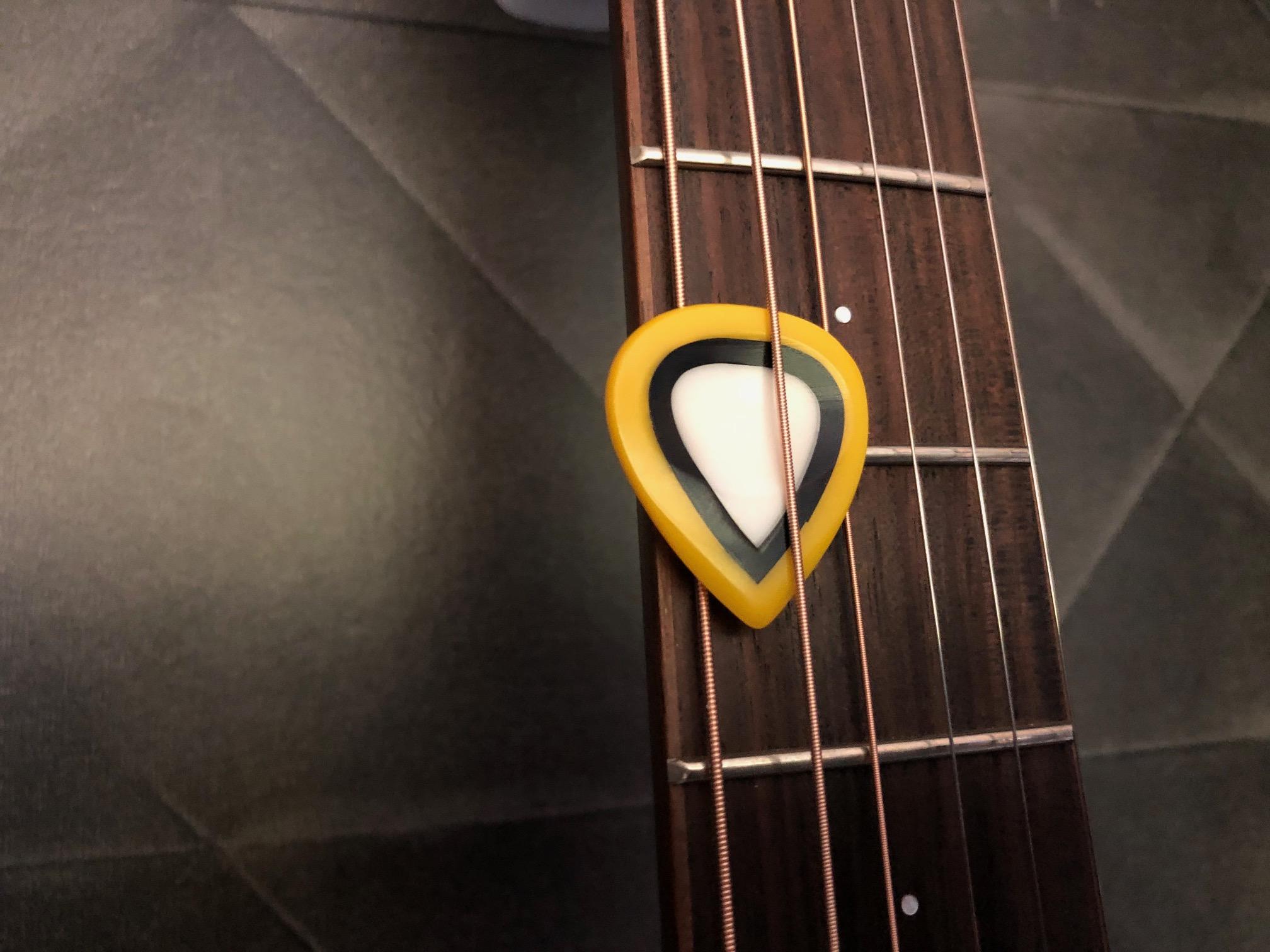 Gitarrenpick / Plektrum aus Kunstharz Neu 